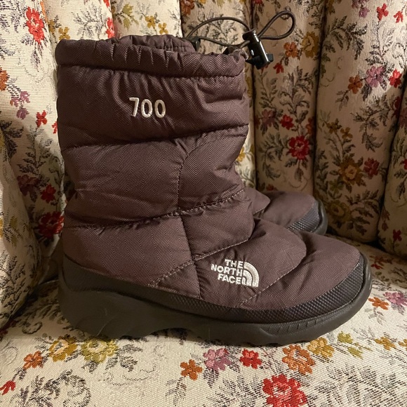 The North Face Shoes - The North Face Nuptse Apres Booties 700 Fill Down Women’s Size 7 Brown Winter